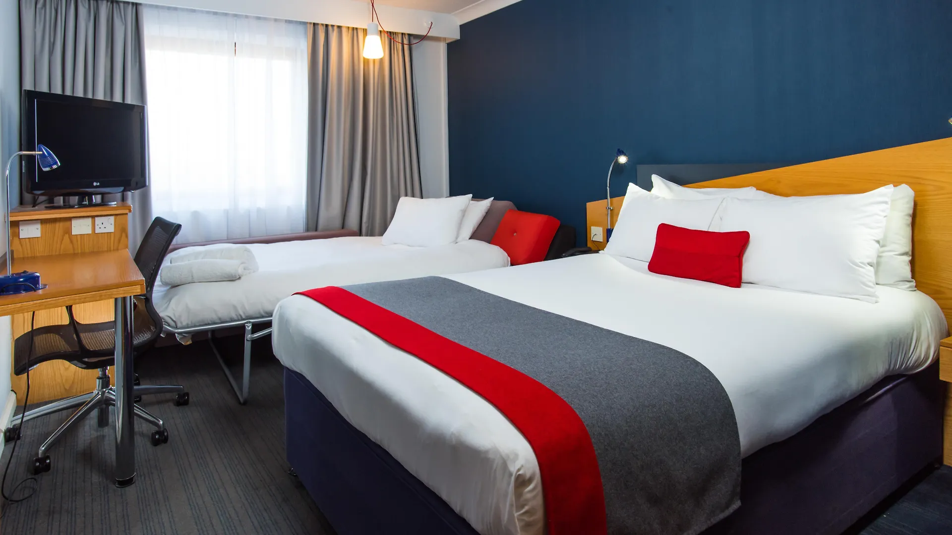 Holiday Inn Express East Midlands Airport By Ihg Castle Donington 3*,