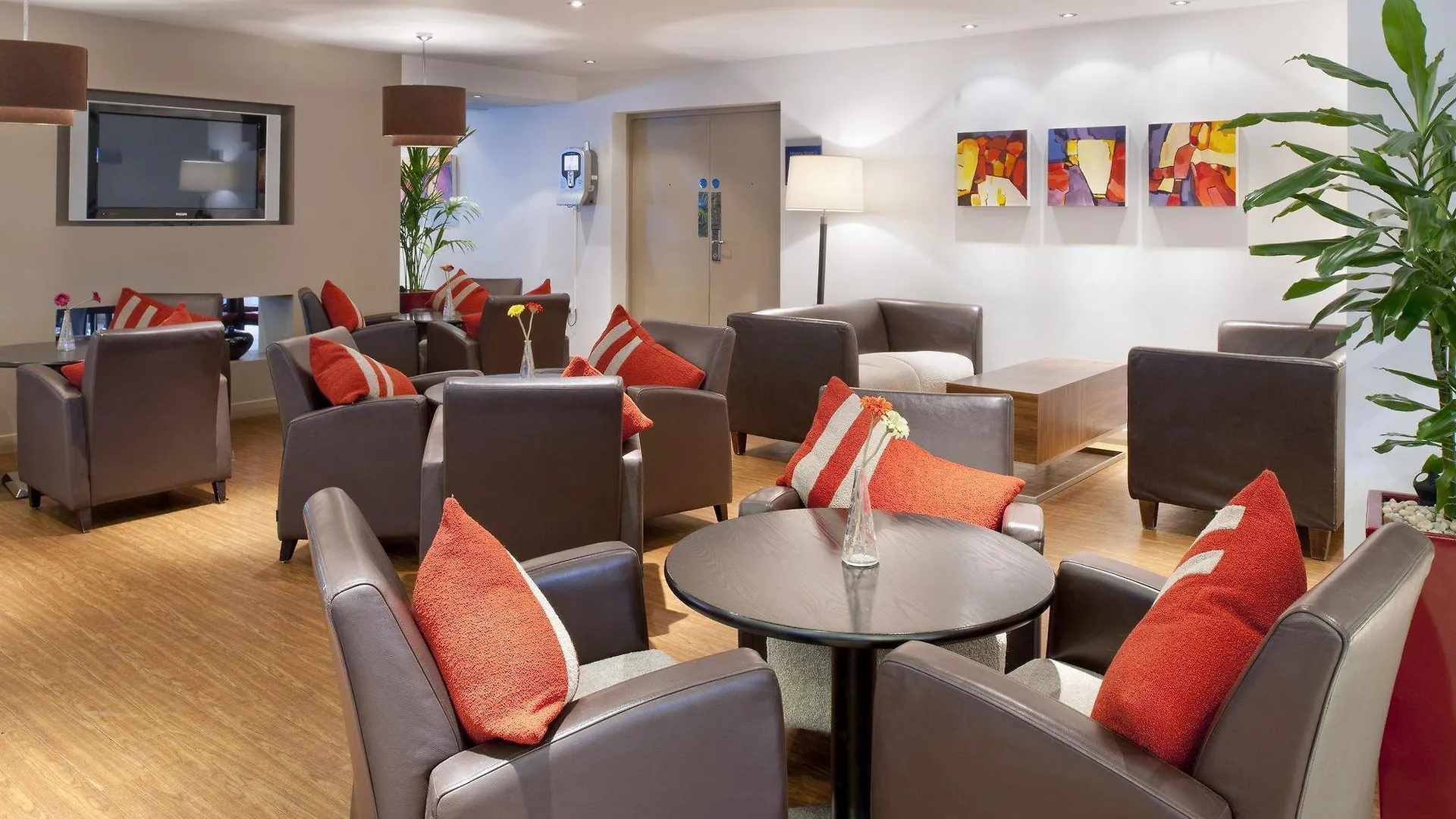 Holiday Inn Express East Midlands Airport By Ihg Castle Donington
