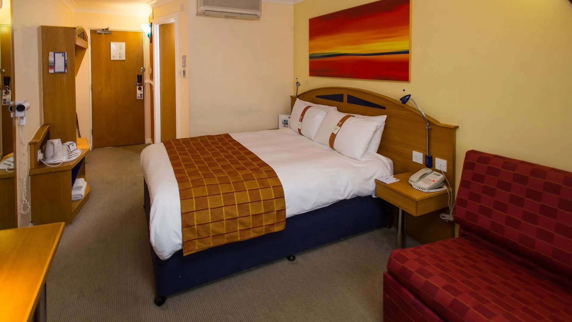 Holiday Inn Express East Midlands Airport By Ihg Castle Donington